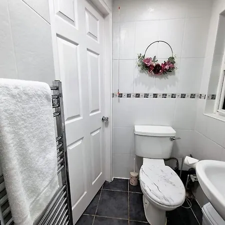*f1*gh* Setup For Your Relaxed & Amazing + Free Parking + Free Fast Wifi * Leeds (West Yorkshire)